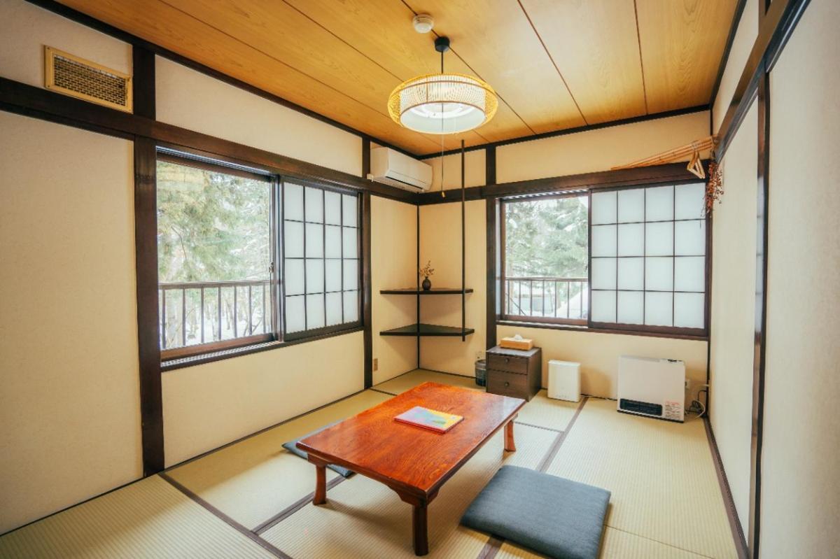 Отель Lamp Nojiriko Shinano  Экстерьер фото