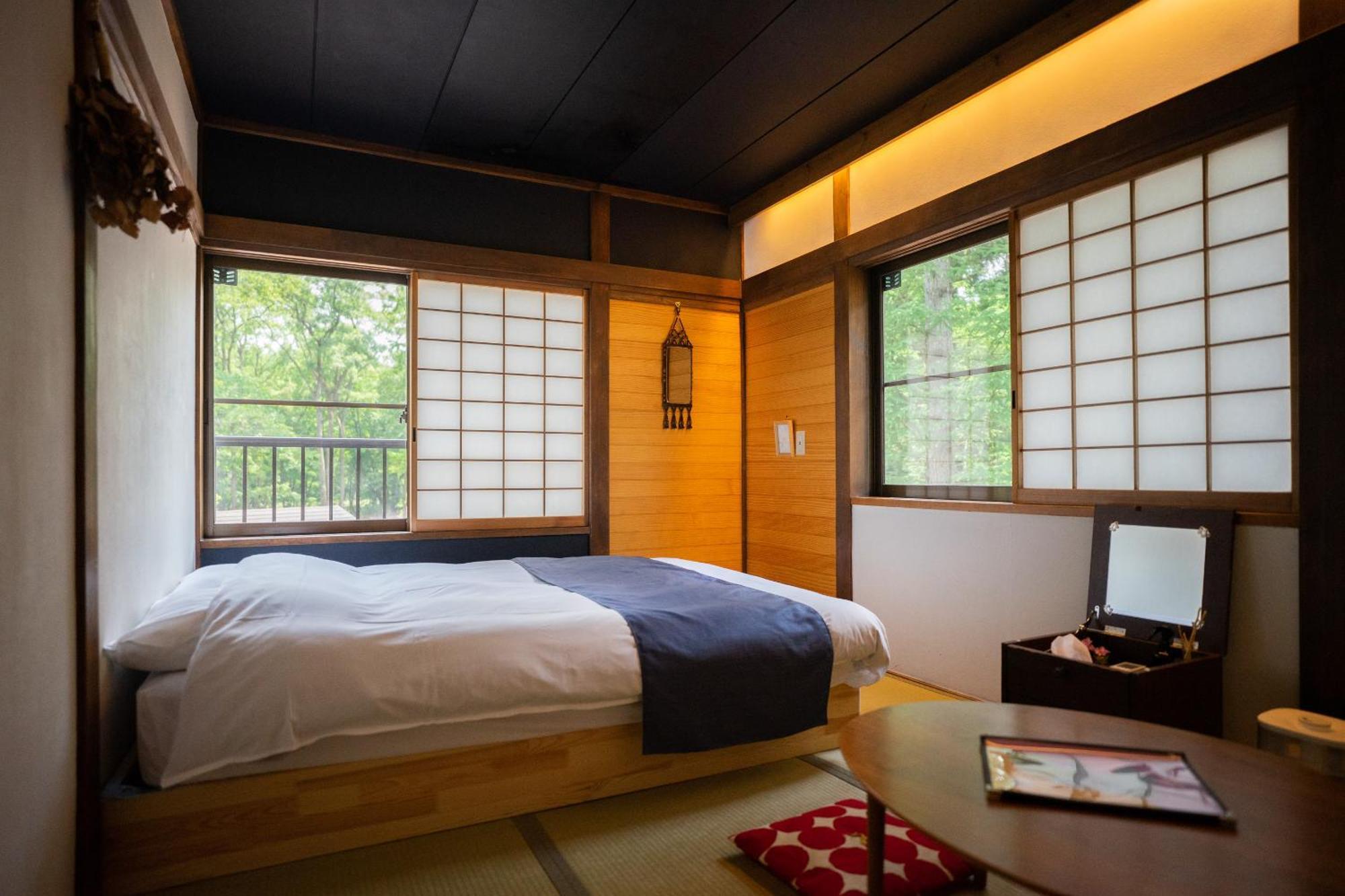 Отель Lamp Nojiriko Shinano  Экстерьер фото